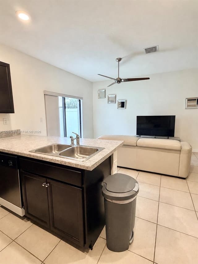 3344 W 105th Ter, Hialeah FL 33018 - Hialeah, FL - Photo 6