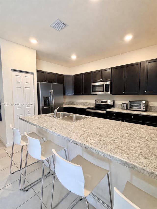 3344 W 105th Ter, Hialeah FL 33018 - Hialeah, FL - Photo 7