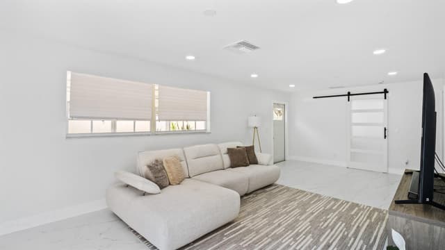 625 W 2ND Street, Riviera Beach FL 33404 - Riviera Beach, FL - Photo 6