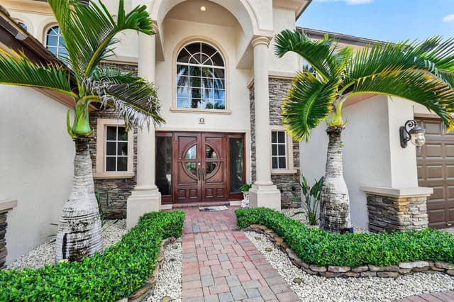 718 Edgebrook Lane, West Palm Beach FL 33411 - West Palm Beach, FL - Photo 3