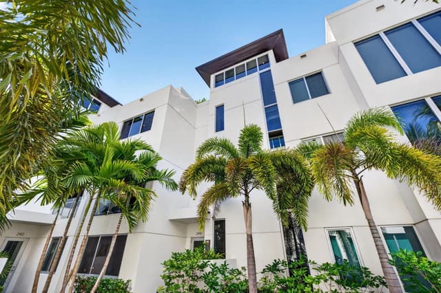 244 Garden Court, Lauderdale By The Sea FL 33308 - Lauderdale By The Sea, FL - Photo 2