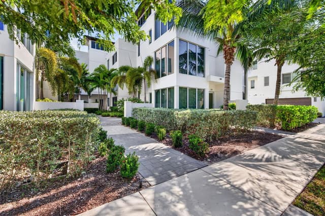 244 Garden Court, Lauderdale By The Sea FL 33308 - Lauderdale By The Sea, FL - Photo 3