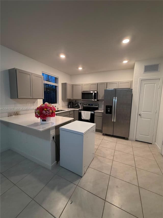 1281 NE 3rd Ave, Florida City FL 33034 - Florida City, FL - Photo 2