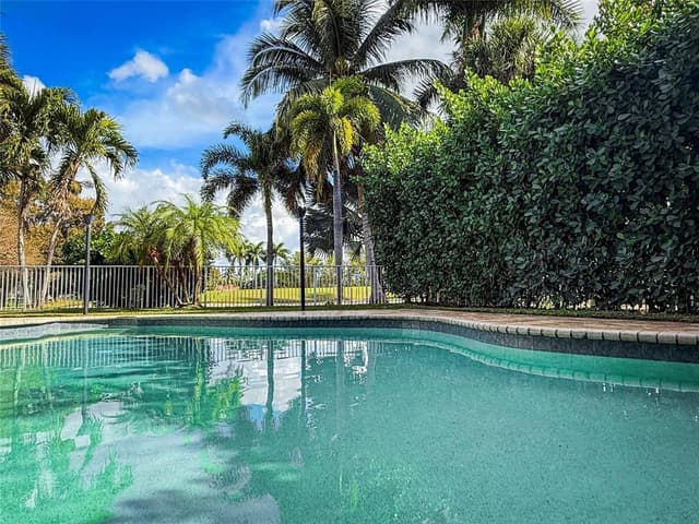 1919 S CLUB Drive, Wellington FL 33414 - Wellington, FL - Photo 2