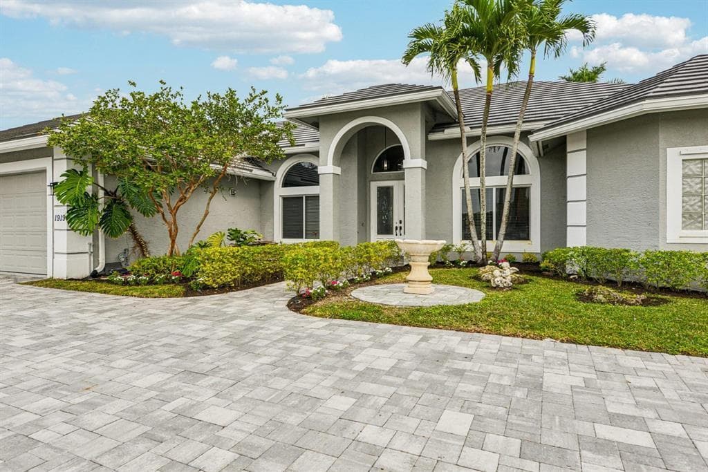 1919 S CLUB Drive, Wellington FL 33414