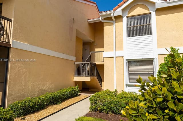 5681 Riverside Dr, Coral Springs FL 33067 - Coral Springs, FL - Photo 2