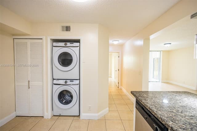5681 Riverside Dr, Coral Springs FL 33067 - Coral Springs, FL - Photo 5
