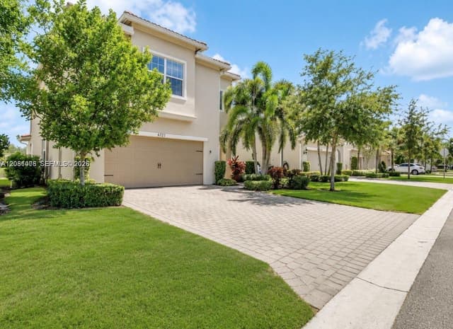 4729 Greenway Dr, Hollywood FL 33021 - Hollywood, FL - Photo 2
