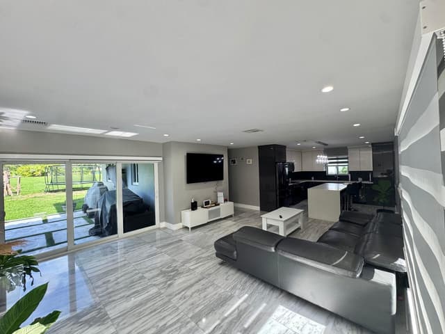14231 LAKE CANDLEWOOD Court, Miami Lakes FL 33014 - Miami Lakes, FL - Photo 5