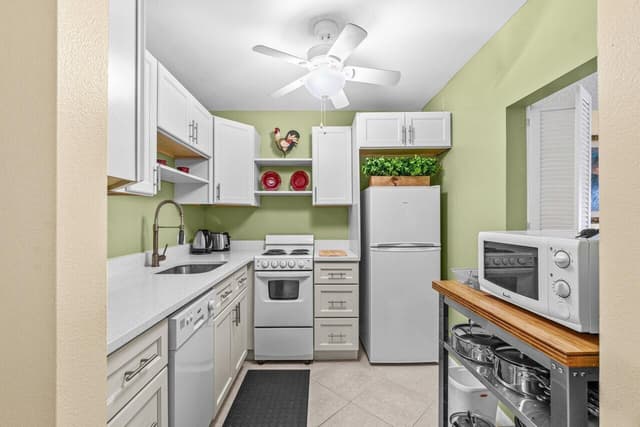 68 Suffolk B # 680, Boca Raton FL 33434 - Boca Raton, FL - Photo 3