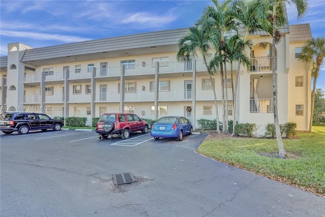 8325 Sunrise Lakes Blvd # 212, Sunrise FL 33322