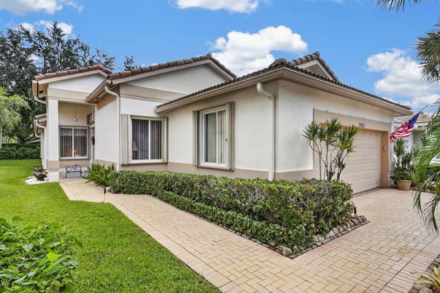 2260 Sapphire Circle, West Palm Beach FL 33411 - West Palm Beach, FL - Photo 5