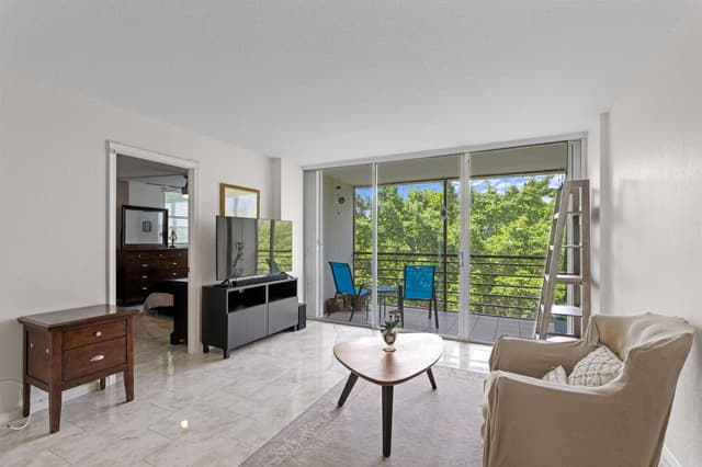 113 ROYAL PARK Drive # 4A, Oakland Park FL 33309 - Oakland Park, FL - Photo 4