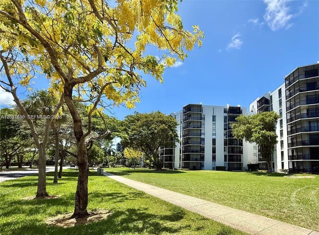 3475 N Country Club Dr # 615, Aventura FL 33180 - Aventura, FL - Photo 2