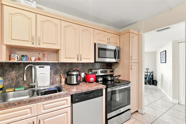 3475 N Country Club Dr # 615, Aventura FL 33180 - Aventura, FL - Photo 4