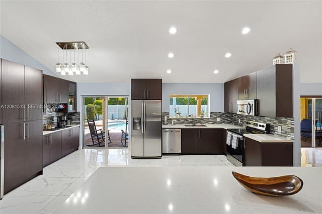 729 NW 161st Ave, Pembroke Pines FL 33028 - Pembroke Pines, FL - Photo 2