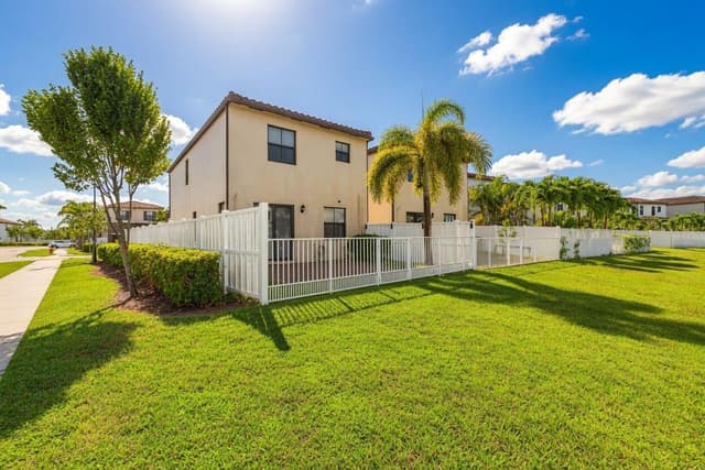 3002 Butternut Lane, Riviera Beach FL 33410 - Riviera Beach, FL - Photo 6