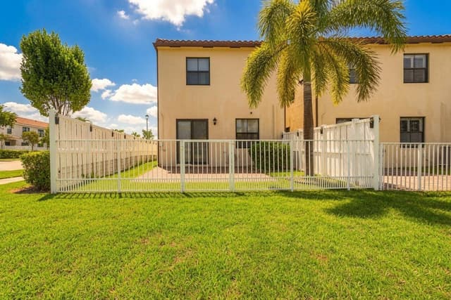 3002 Butternut Lane, Riviera Beach FL 33410 - Riviera Beach, FL - Photo 7