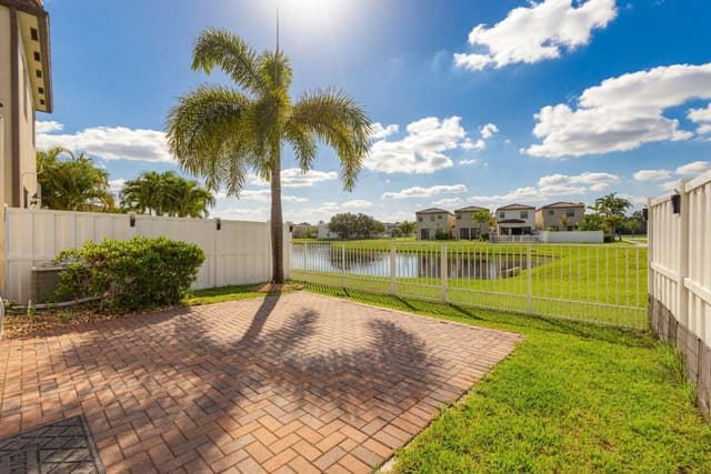 3002 Butternut Lane, Riviera Beach FL 33410 - Riviera Beach, FL - Photo 3