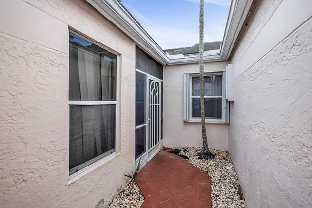 1066 Island Manor Drive, FL 33413 - Photo 6