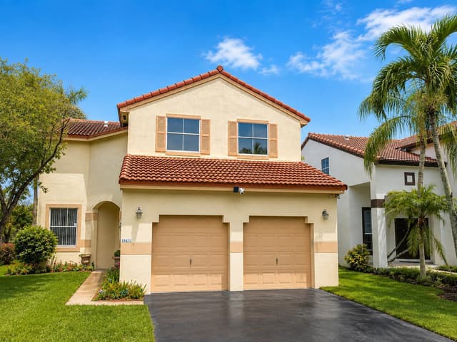 18431 NW 18TH Street, Pembroke Pines FL 33029 - Pembroke Pines, FL - Photo 2