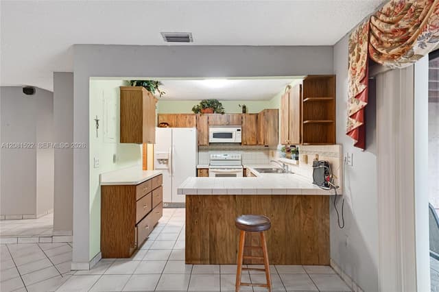 12611 SW 9th Ter # B, Miami FL 33184 - Miami, FL - Photo 6
