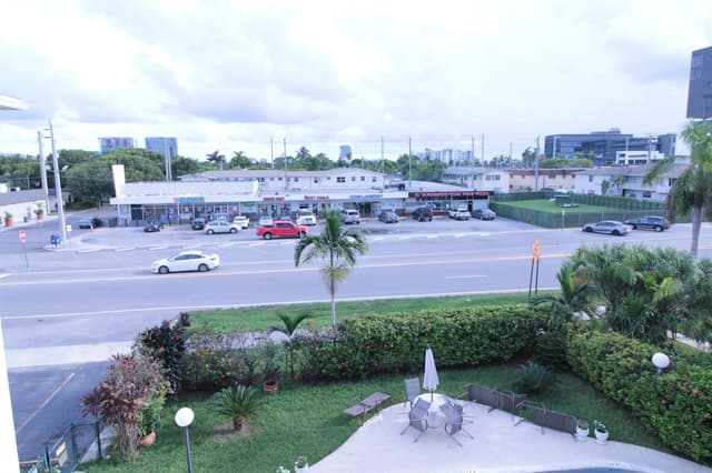 721 ATLANTIC SHORES Boulevard # 309, Hallandale Beach FL 33009 - Hallandale Beach, FL - Photo 2