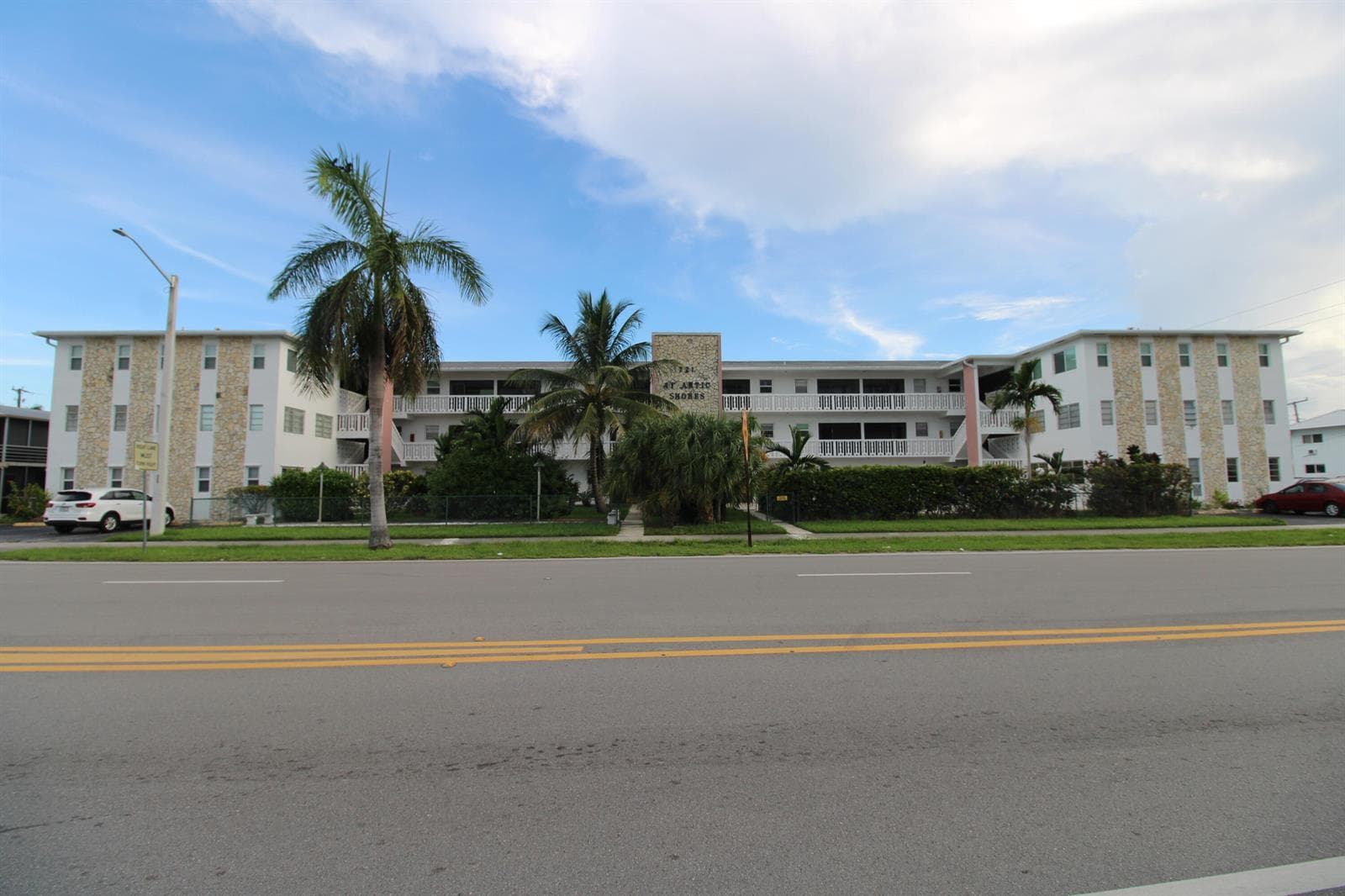 721 ATLANTIC SHORES Boulevard # 309, Hallandale Beach FL 33009