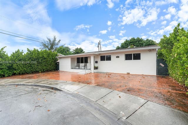 985 SE 2nd Pl, Hialeah FL 33010 - Hialeah, FL - Photo 2
