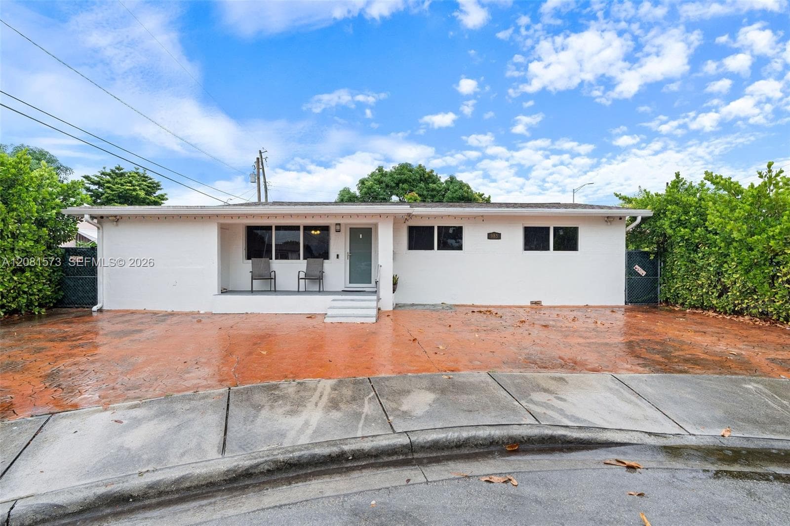 985 SE 2nd Pl, Hialeah FL 33010 - Hialeah, FL - Photo 1
