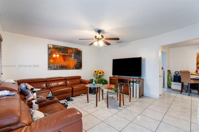 985 SE 2nd Pl, Hialeah FL 33010 - Hialeah, FL - Photo 4