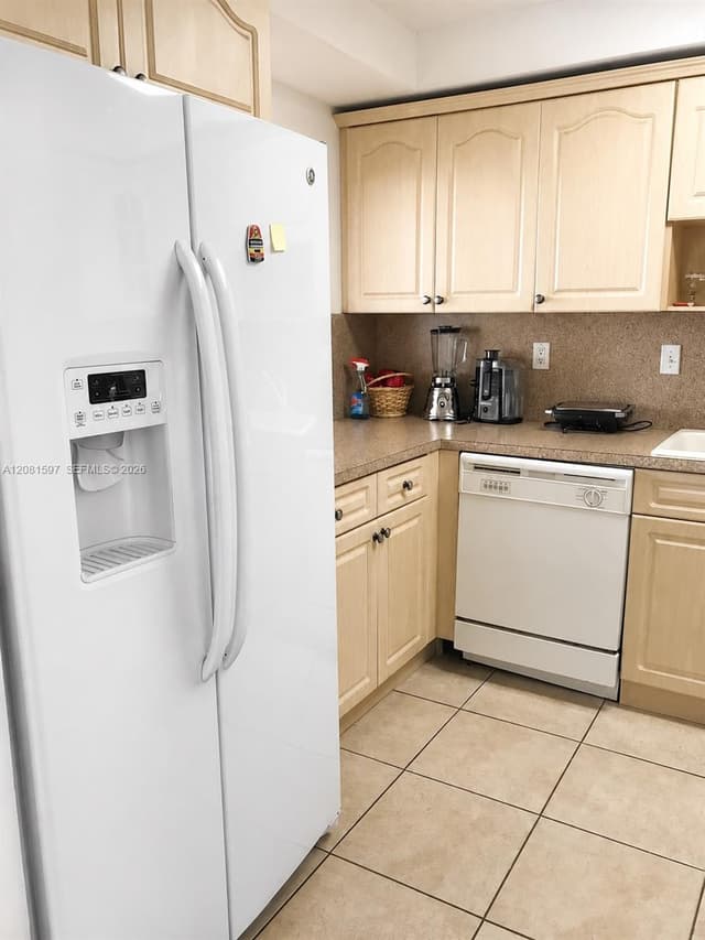 10090 NW 80th Ct # 1561, Hialeah Gardens FL 33016 - Hialeah Gardens, FL - Photo 2