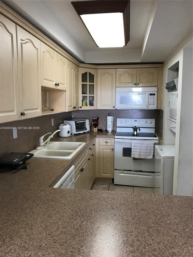 10090 NW 80th Ct # 1561, Hialeah Gardens FL 33016 - Hialeah Gardens, FL - Photo 3