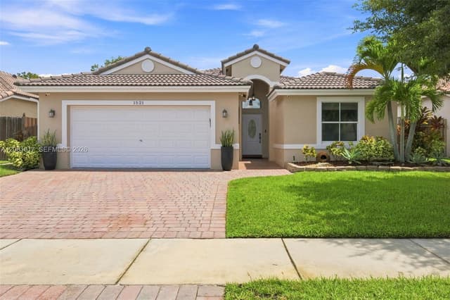 1521 SW 194th Ter, Pembroke Pines FL 33029 - Pembroke Pines, FL - Photo 3