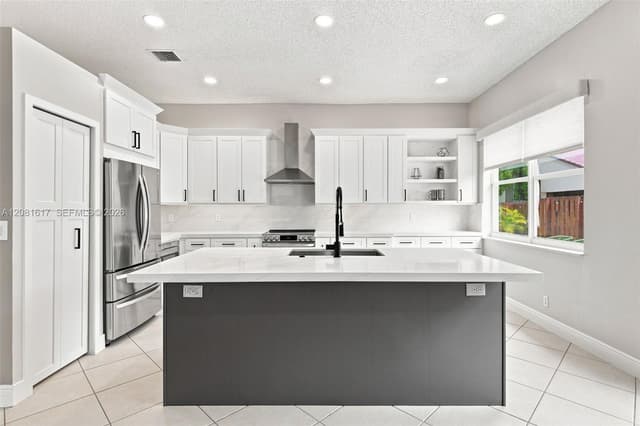 1521 SW 194th Ter, Pembroke Pines FL 33029 - Pembroke Pines, FL - Photo 5