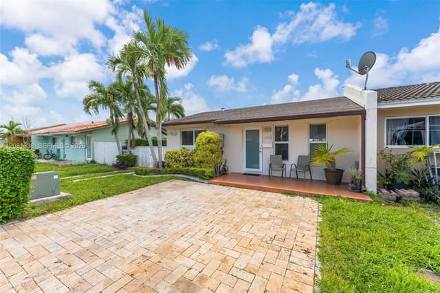 2018 SW 103rd Ct, Miami FL 33165 - Miami, FL - Photo 2