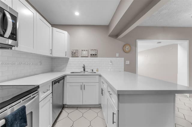2018 SW 103rd Ct, Miami FL 33165 - Miami, FL - Photo 6