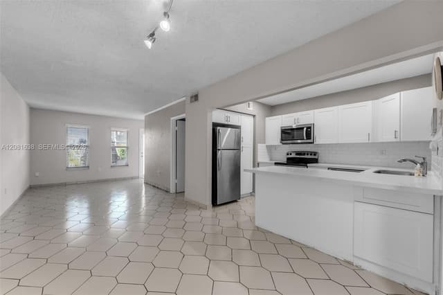 2018 SW 103rd Ct, Miami FL 33165 - Miami, FL - Photo 4