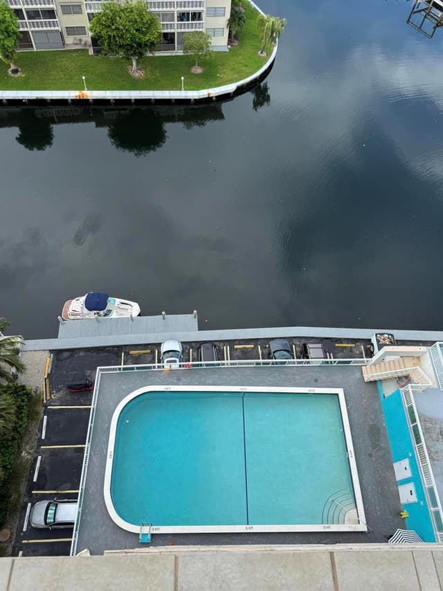 437 Golden Isles Drive # j, Hallandale Beach FL 33009 - Hallandale Beach, FL - Photo 5
