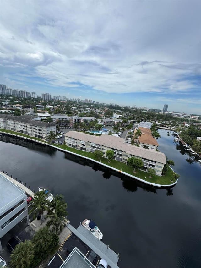 437 Golden Isles Drive # j, Hallandale Beach FL 33009 - Hallandale Beach, FL - Photo 4