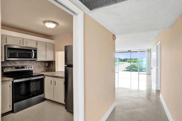 9480 Tangerine Place # 402, Davie FL 33324 - Davie, FL - Photo 3