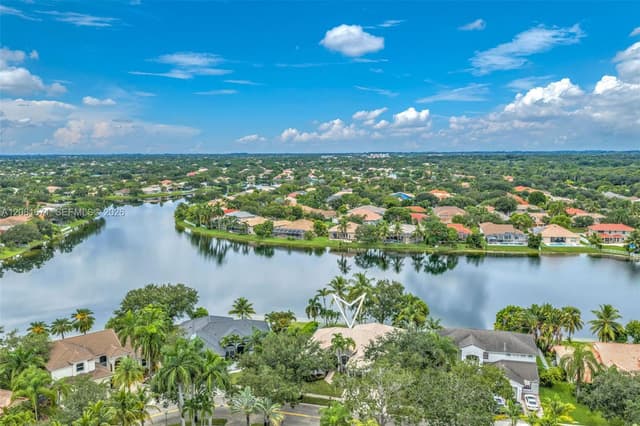2008 NW 126th Ave, Pembroke Pines FL 33028 - Pembroke Pines, FL - Photo 2
