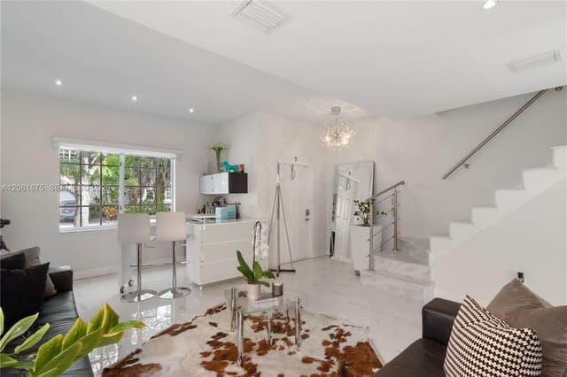 10842 NW 53rd Ln, Doral FL 33178 - Doral, FL - Photo 4