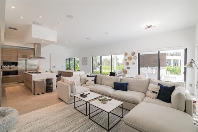 16766 Natures Way, Weston FL 33326 - Weston, FL - Photo 4