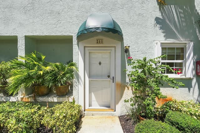 211 Waterside Drive, Hypoluxo FL 33462 - Hypoluxo, FL - Photo 2