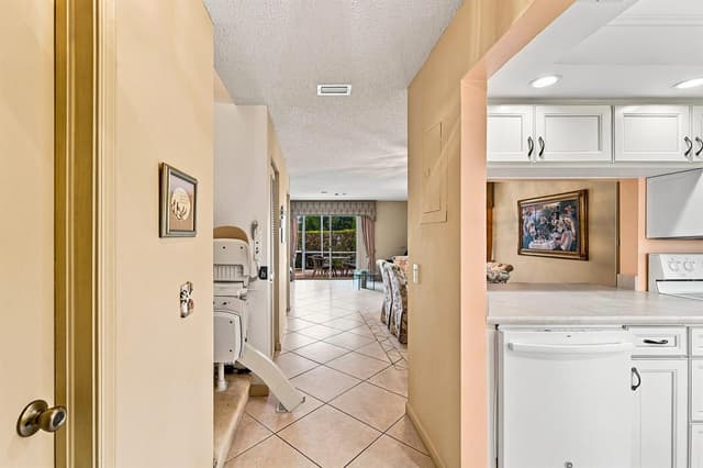 211 Waterside Drive, Hypoluxo FL 33462 - Hypoluxo, FL - Photo 6