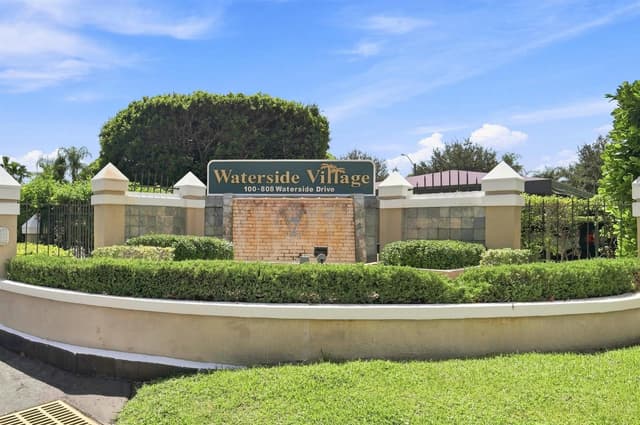 211 Waterside Drive, Hypoluxo FL 33462 - Hypoluxo, FL - Photo 3