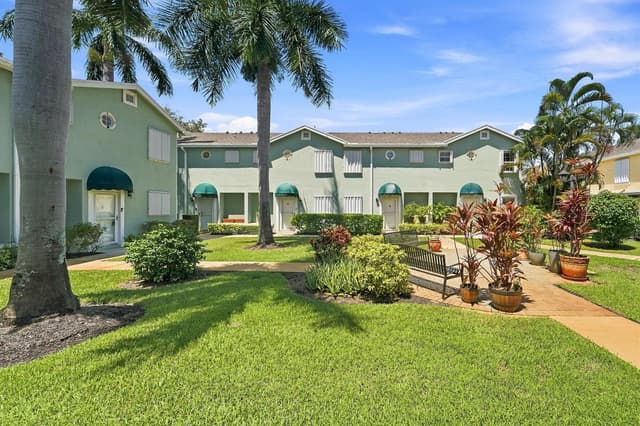 211 Waterside Drive, Hypoluxo FL 33462 - Hypoluxo, FL - Photo 5