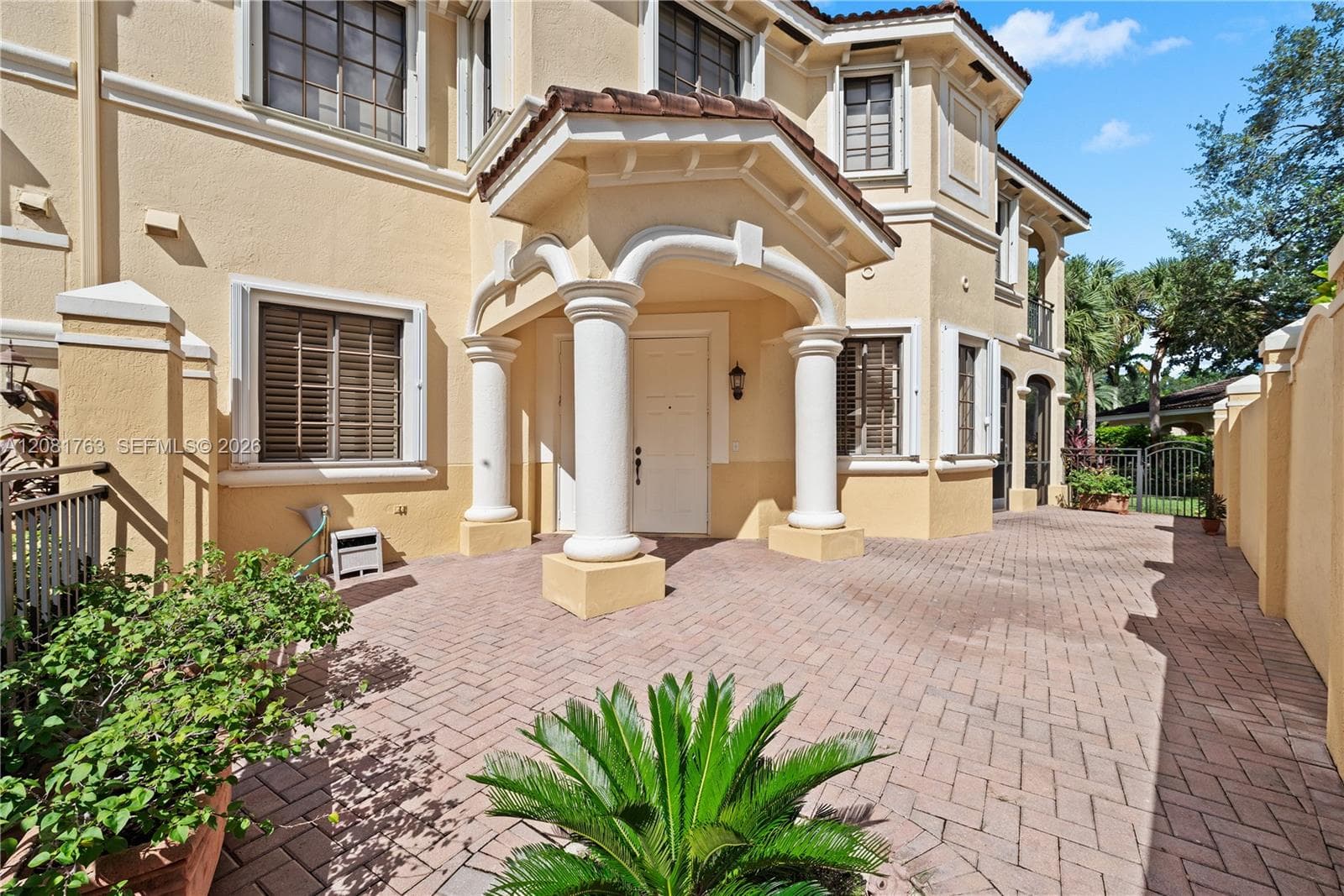 1634 Passion Vine Cir # 2, Weston FL 33326 - Weston, FL - Photo 1