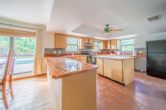 576 Marshall Rd, West Palm Beach FL 33413 - West Palm Beach, FL - Photo 6